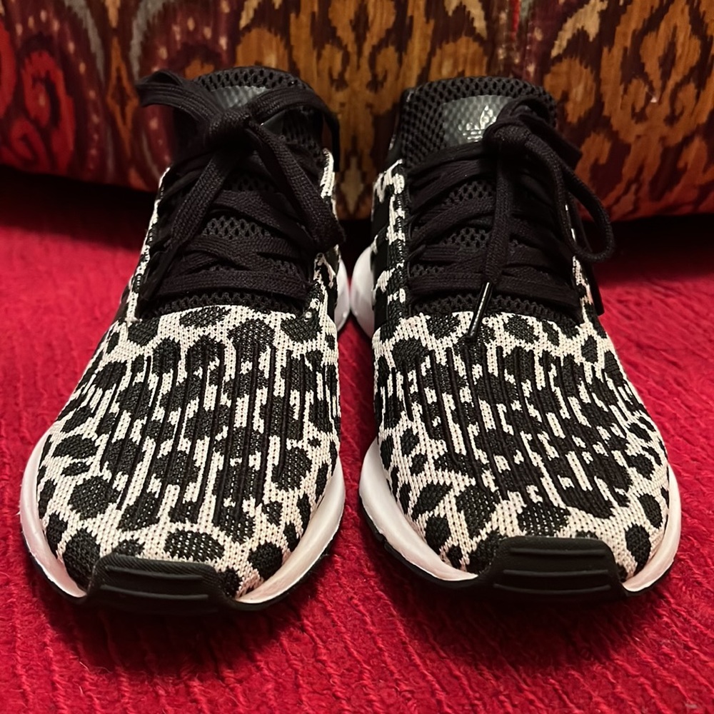 Adidas Swift Run - image 5